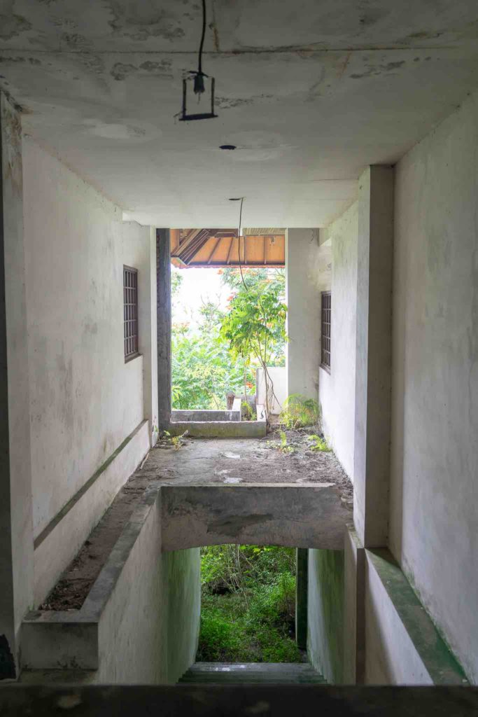 Visit Bali S Ghost Palace The Abandoned Ghost Hotel Mumpack Travel